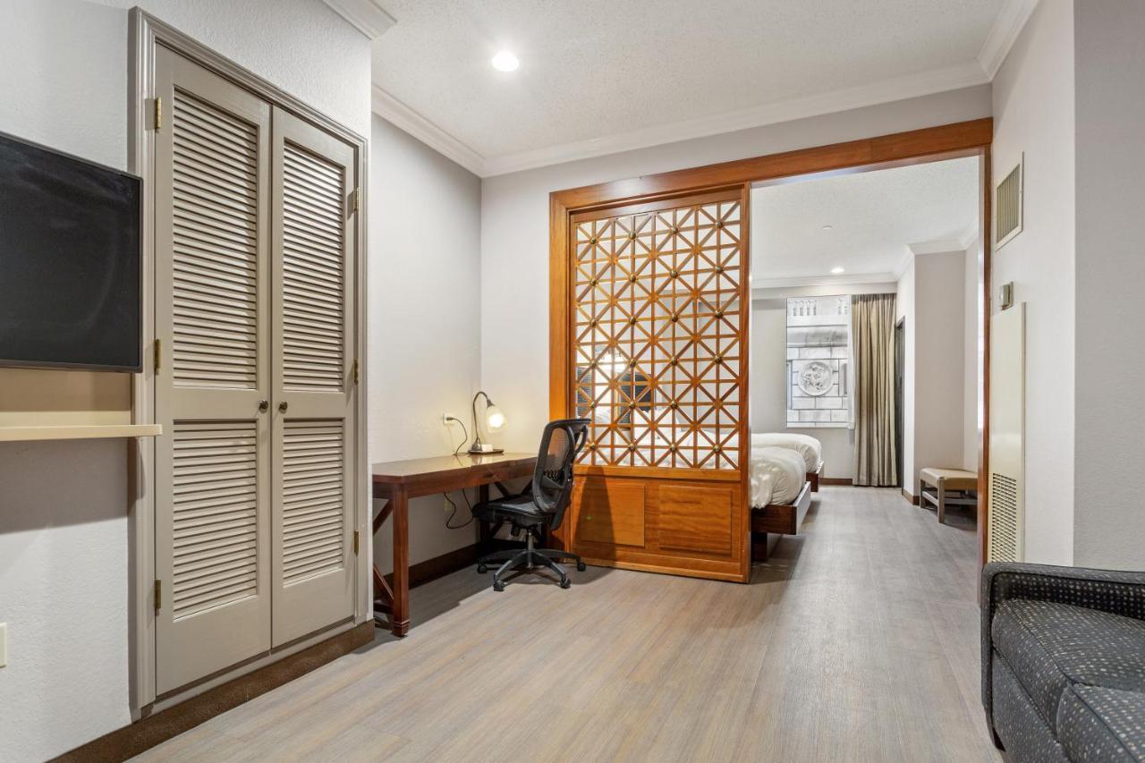 Wyndham Garden Baronne Plaza Hotel New Orleans Exterior foto