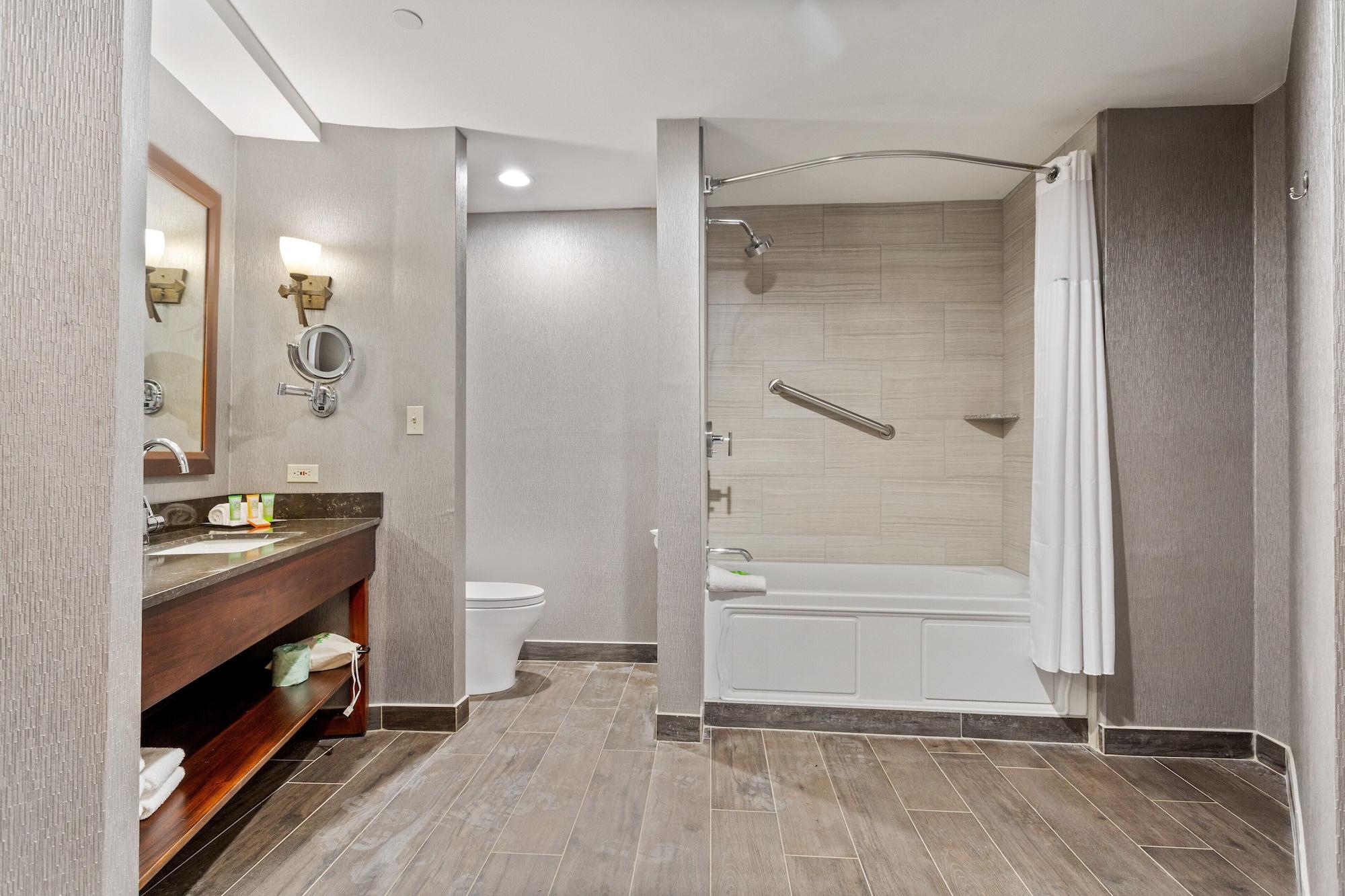 Wyndham Garden Baronne Plaza Hotel New Orleans Exterior foto