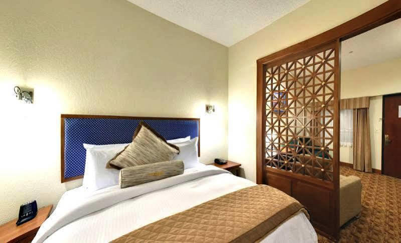 Wyndham Garden Baronne Plaza Hotel New Orleans Exterior foto